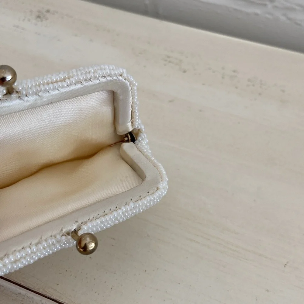 classic vintage white beaded change coin purse